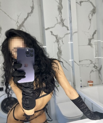 У меня есть все необходимое для того, чтобы сделать нашу встречу незабываемой. Расслабляющий массаж, оральные ласки, классика - всё это я могу предложить тебе. 🌟 Мои фото подтверждают мою реальность и очарование. 📷 Со мной ты почувствуешь себя настоящим мужчиной, получившим всю любовь и заботу, которую заслуживаешь. Забудь обо всех проблемах и страхах, со мной ты найдешь истинное счастье и безопасность. 💕 Живу в Москве, так что наша встреча будет удобной и конфиденциальной. Выбери меня и погрузись в мир незабываемого блаженства. Отзывы моих удовлетворенных клиентов говорят сами за себя. ✨ Жду твоего звонка! 💋 Юлия